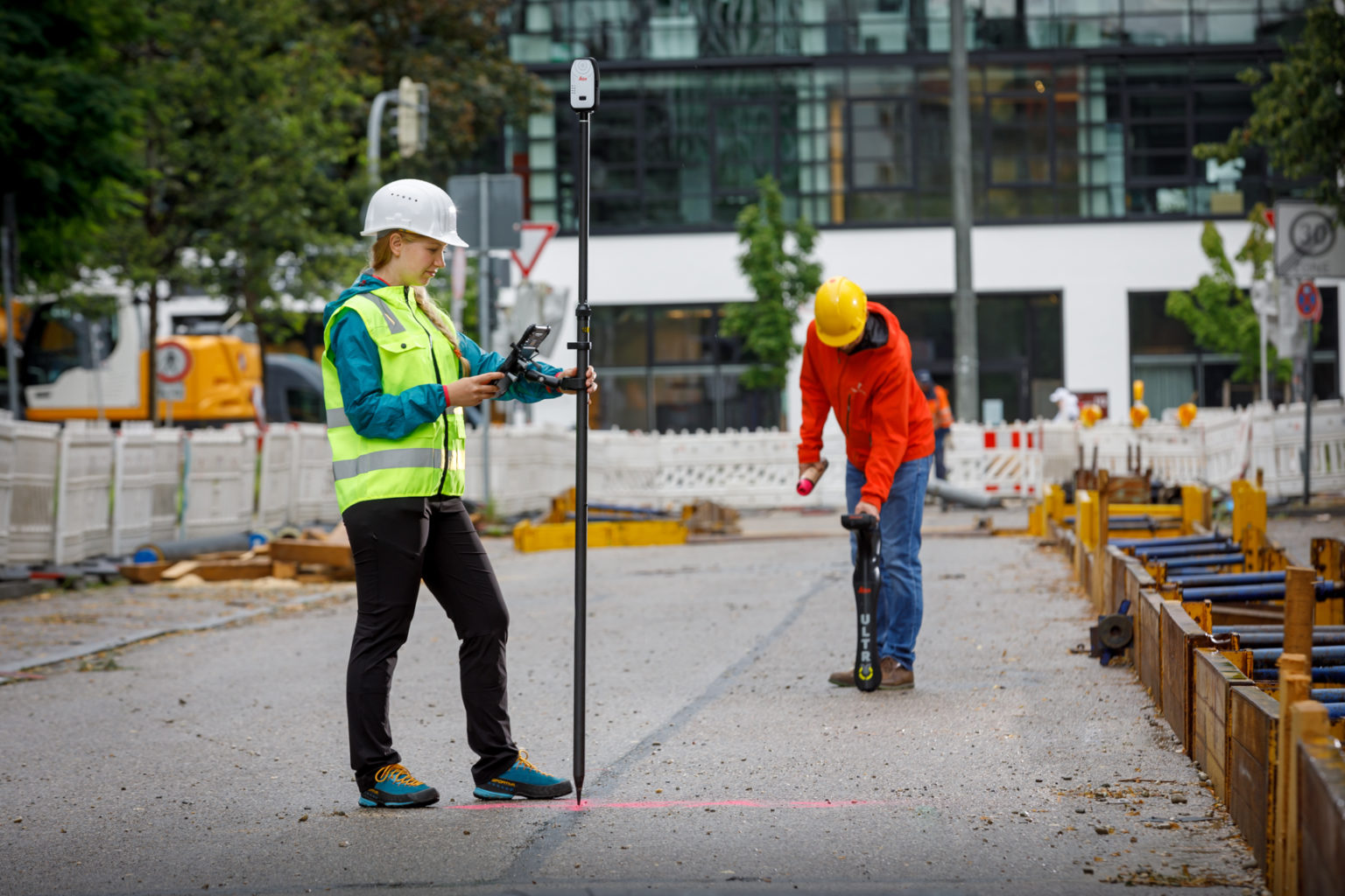 How Mobile Apps Simplify GIS Field Data Capture – Leica Geosystems ...